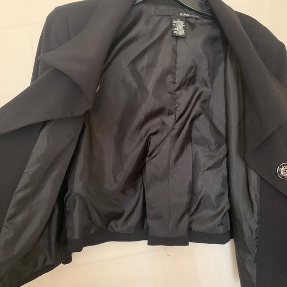 Beautiful three button,high cut black blazer, three-quarter sleeve size 12 - Picture 5 of 8